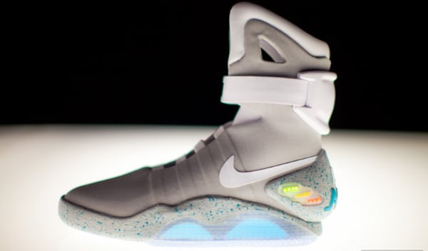 fósil ayuda Será Las zapatillas auto ajustables de Regreso al Futuro llegarán en 2015, según  un diseñador de Nike - Palabra de Runner